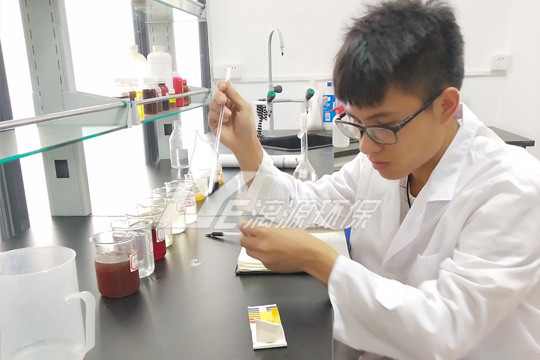 好运来工程师监测水样
